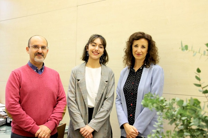 La joven pianista María Linares recibe dos premios por su excelencia