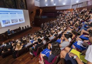 Bienvenida a 850 estudiantes internacionales en la Universitat de València